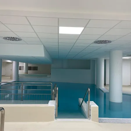 4 Pers, Piscine, Animaux Admis, - Fr-1-860-56 * Gourette